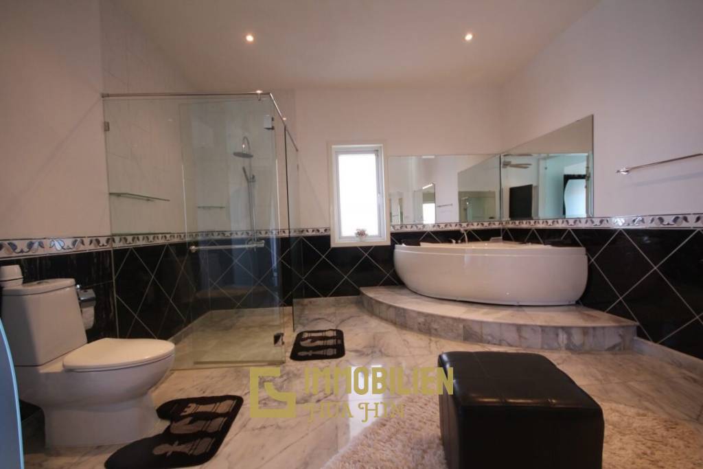 Gute Qualität, 3 Schlafzimmer Pool Villa auf einer schönen end Parzelle