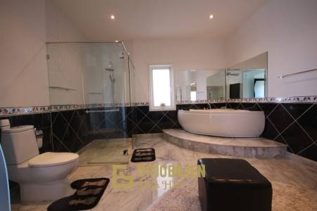 Gute Qualität, 3 Schlafzimmer Pool Villa auf einer schönen end Parzelle