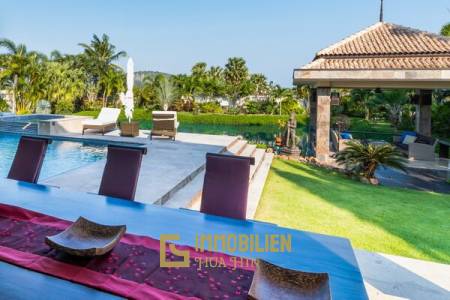 Exclusive Pool Villa im Bali-Stil mit 4 Schlafzimmern