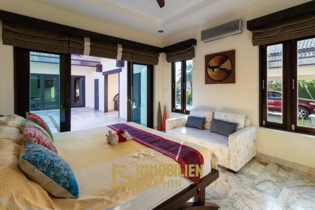 Exclusive Pool Villa im Bali-Stil mit 4 Schlafzimmern