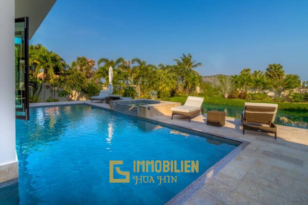 Exclusive Pool Villa im Bali-Stil mit 4 Schlafzimmern