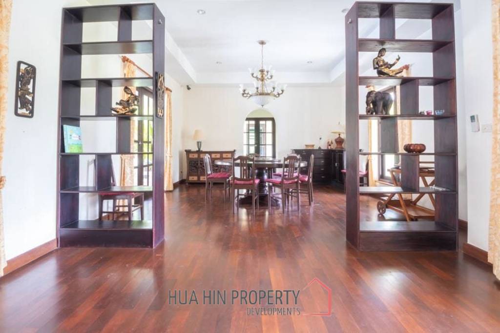 Stunning 3 Bedroom Bali Style Pool Villa in Soi 114
