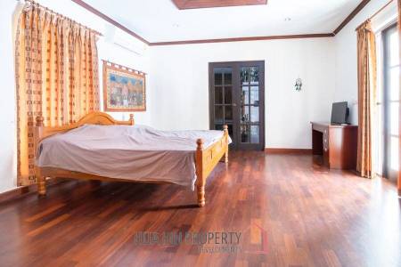 Stunning 3 Bedroom Bali Style Pool Villa in Soi 114