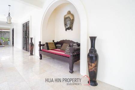 Stunning 3 Bedroom Bali Style Pool Villa in Soi 114