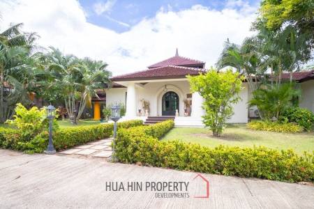 Stunning 3 Bedroom Bali Style Pool Villa in Soi 114