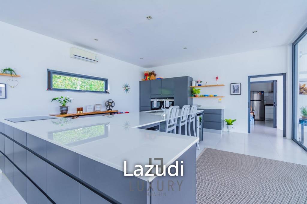 La Lua : Modern 4 Bedroom 2 Storey Villa With Great Views