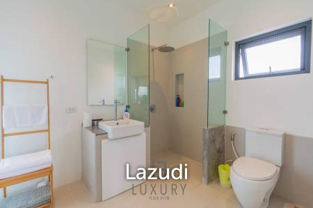 La Lua : Modern 4 Bedroom 2 Storey Villa With Great Views