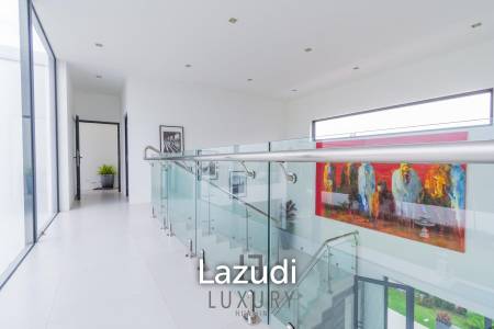 La Lua : Modern 4 Bedroom 2 Storey Villa With Great Views