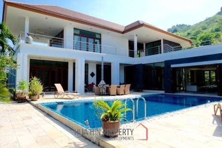 Phu Montra : Luxury 3 Bedroom Pool Villa