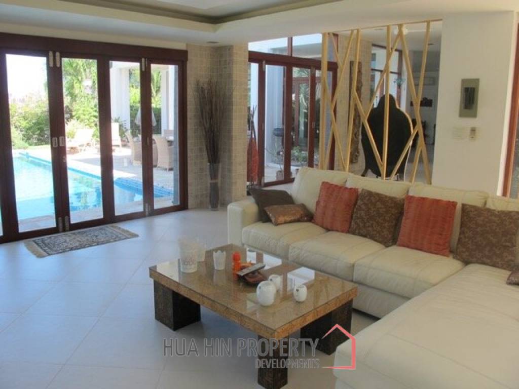 Phu Montra : Luxury 3 Bedroom Pool Villa