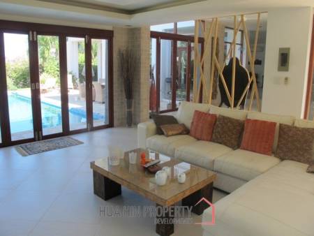 Phu Montra : Luxury 3 Bedroom Pool Villa