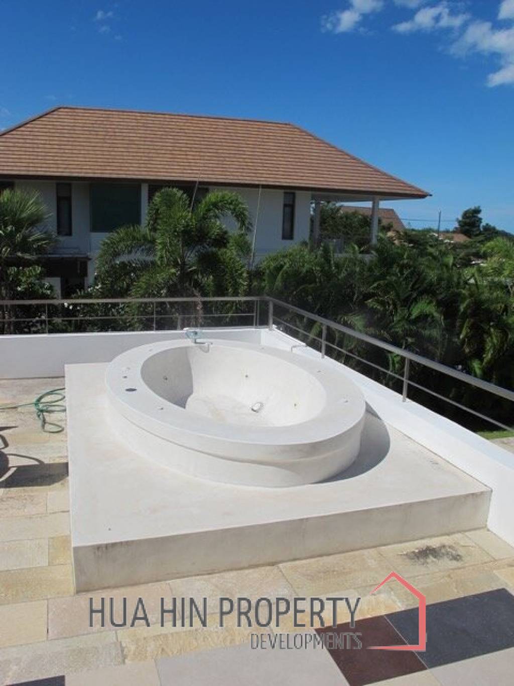 Phu Montra : Luxury 3 Bedroom Pool Villa