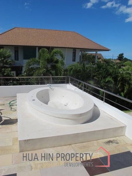 Phu Montra : Luxury 3 Bedroom Pool Villa