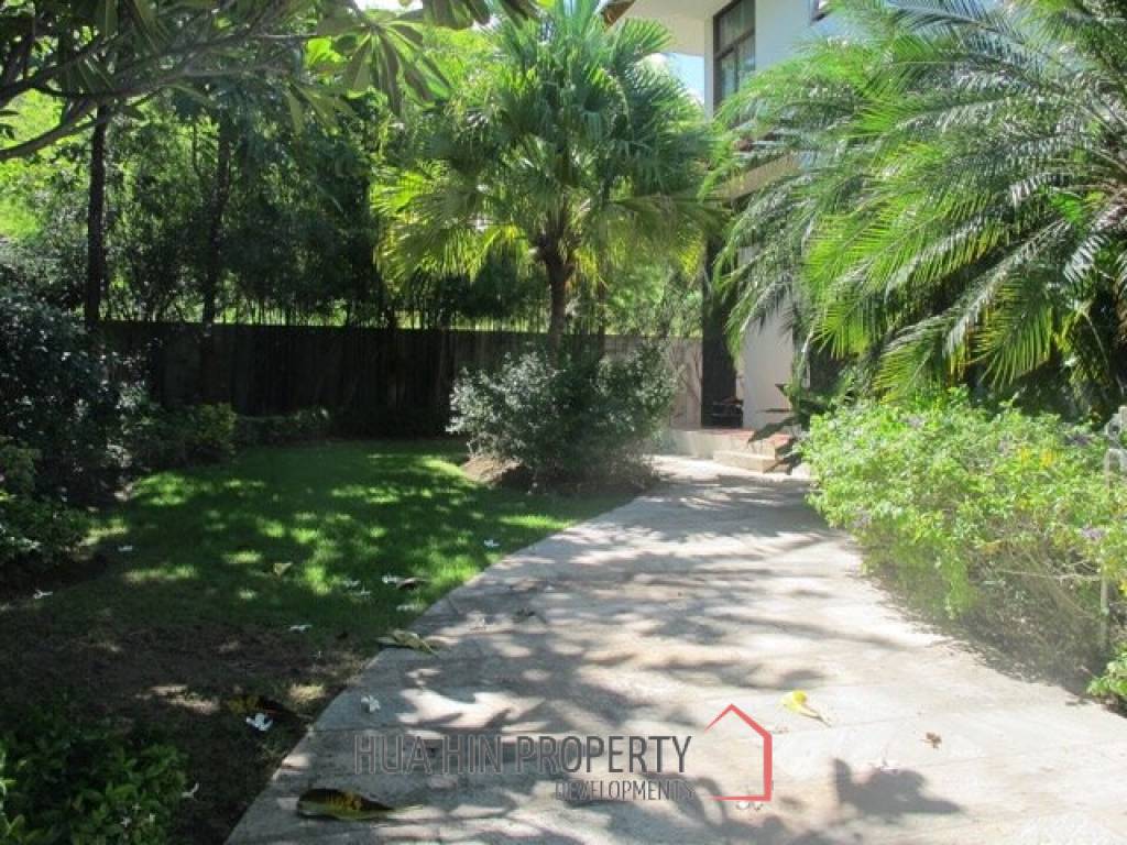Phu Montra : Luxury 3 Bedroom Pool Villa