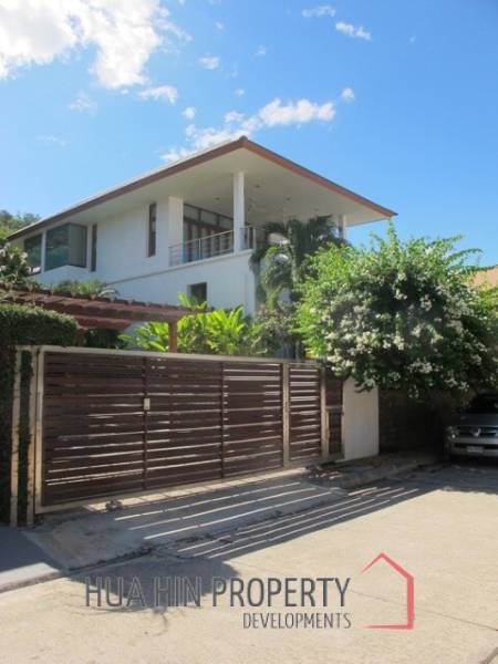 Phu Montra : Luxury 3 Bedroom Pool Villa