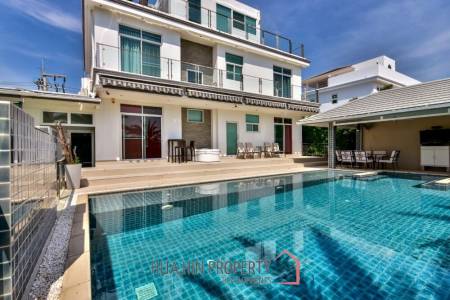 Luxury 3 Storey Pool Villa nr Black Mountain Golf Course
