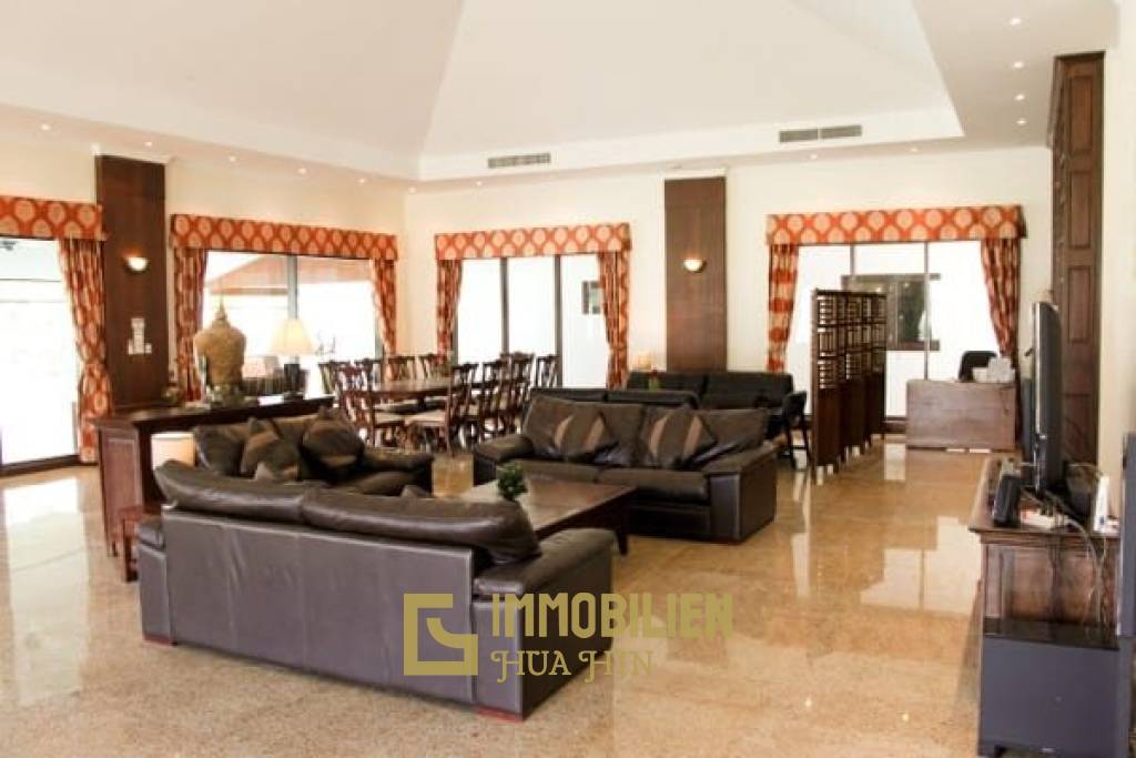 Palm Hills Golf Course : Luxury 4 Bedroom Pool Villa With Maids Quarters