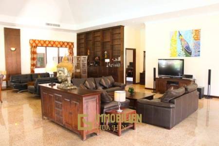 Palm Hills Golf Course : Luxury 4 Bedroom Pool Villa With Maids Quarters