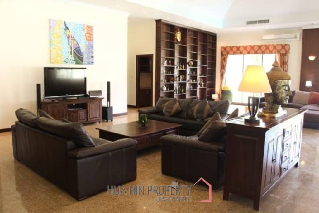 Palm Hills Golf Course : Luxury 4 Bedroom Pool Villa With Maids Quarters