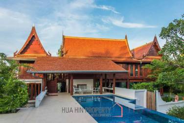 Modern/Traditional 4 Bedroom Pool Villa