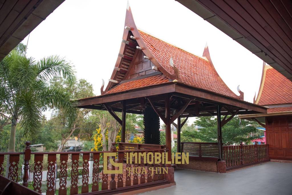 Traditionelle, moderne 4 Schlafzimmer Pool Villa