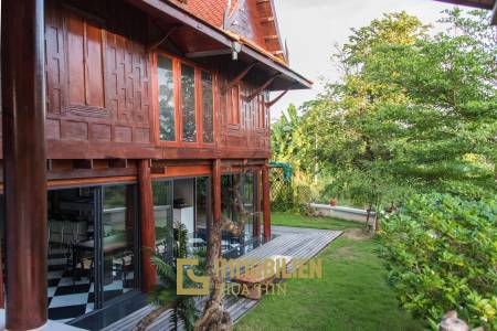 Traditionelle, moderne 4 Schlafzimmer Pool Villa