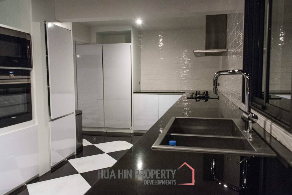 Modern/Traditional 4 Bedroom Pool Villa