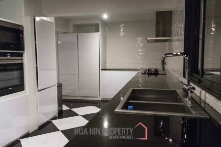 Modern/Traditional 4 Bedroom Pool Villa