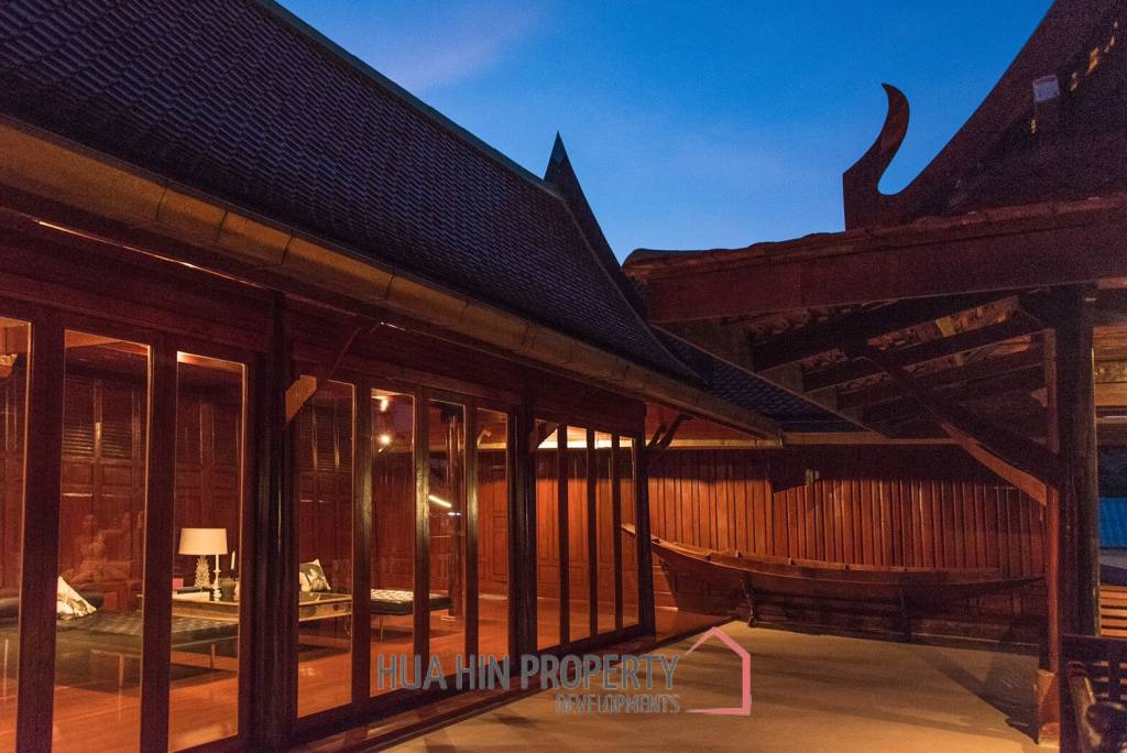 Modern/Traditional 4 Bedroom Pool Villa