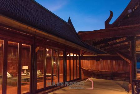 Modern/Traditional 4 Bedroom Pool Villa