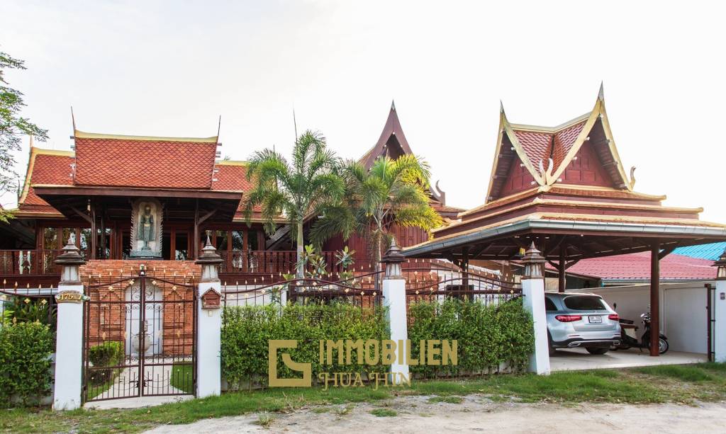 Traditionelle, moderne 4 Schlafzimmer Pool Villa