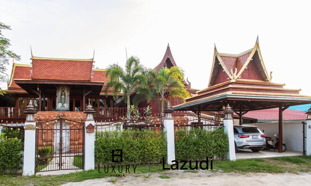 Modern/Traditional 4 Bedroom Pool Villa