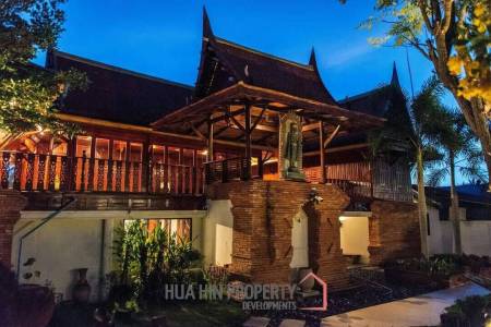 Modern/Traditional 4 Bedroom Pool Villa