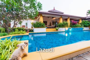 Luxury 5 Bedroom Bali Style Villa - Close to town