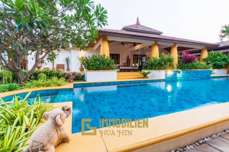 Hochwertige 5 Schlafzimmer Villa im Bali Stil in Stadtnähe