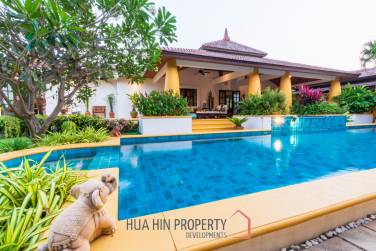 Luxury 5 Bedroom Bali Style Villa - Close to town