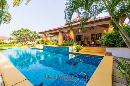 Luxury 5 Bedroom Bali Style Villa - Close to town