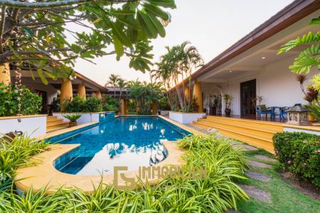 Luxury 5 Bedroom Bali Style Villa - Close to town