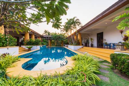 Luxury 5 Bedroom Bali Style Villa - Close to town