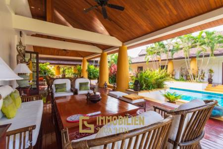 Hochwertige 5 Schlafzimmer Villa im Bali Stil in Stadtnähe