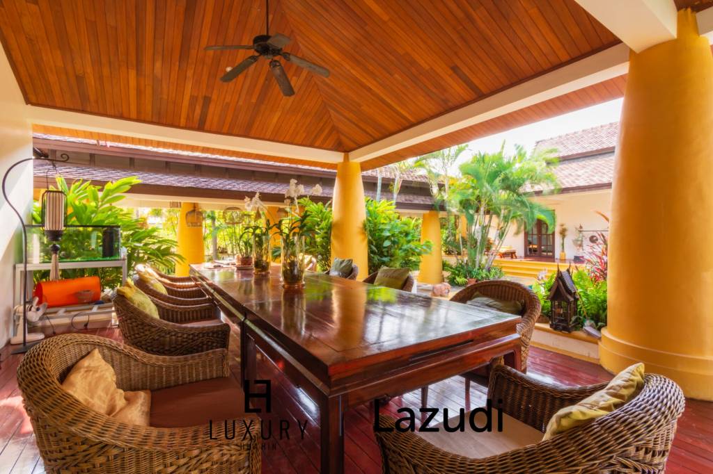 Luxury 5 Bedroom Bali Style Villa - Close to town