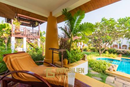 Hochwertige 5 Schlafzimmer Villa im Bali Stil in Stadtnähe