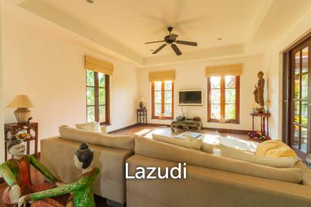 Luxury 5 Bedroom Bali Style Villa - Close to town