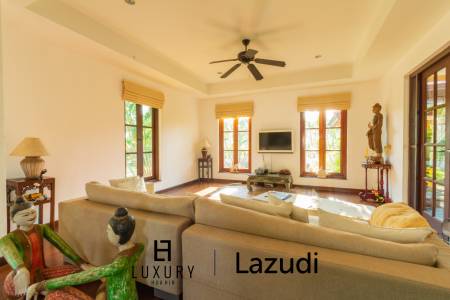 Luxury 5 Bedroom Bali Style Villa - Close to town