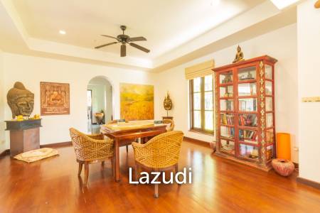 Luxury 5 Bedroom Bali Style Villa - Close to town