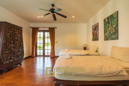 Luxury 5 Bedroom Bali Style Villa - Close to town