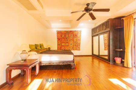 Luxury 5 Bedroom Bali Style Villa - Close to town