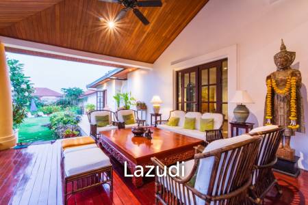 Luxury 5 Bedroom Bali Style Villa - Close to town