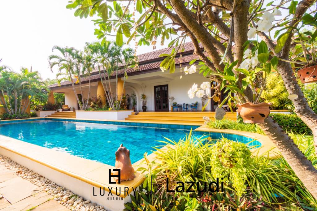 Luxury 5 Bedroom Bali Style Villa - Close to town