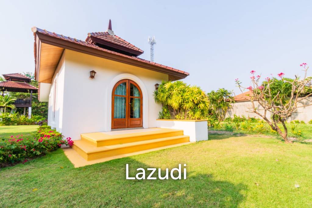 Luxury 5 Bedroom Bali Style Villa - Close to town